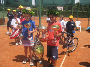14th Smrikva Bowl 2009 winners:
Katie Swan (Uk) - Alvaro Regalado Pedrol (Esp) Katie Swan (Uk) - Alvaro Regalado Pedrol (Esp)